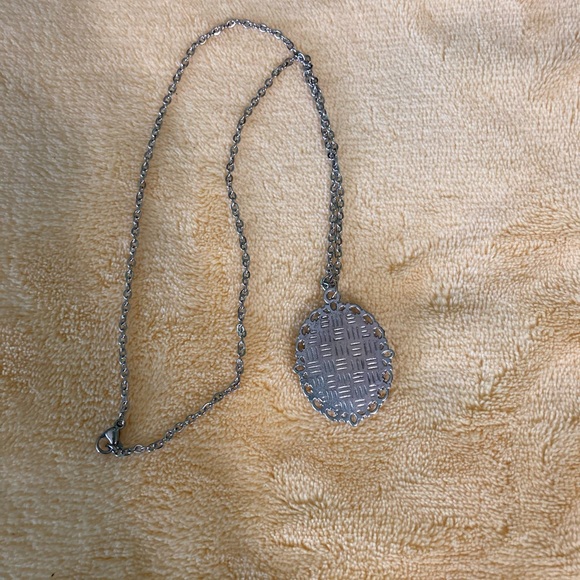 Peachy Keen hand-painted pendant - Picture 6 of 9